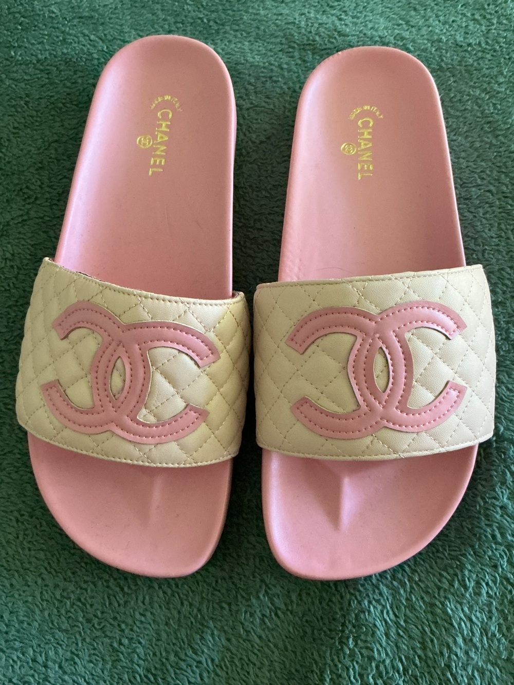 **🩷 Designer Inspired Pink Quilted Slides – Women's Size 9 🩷**